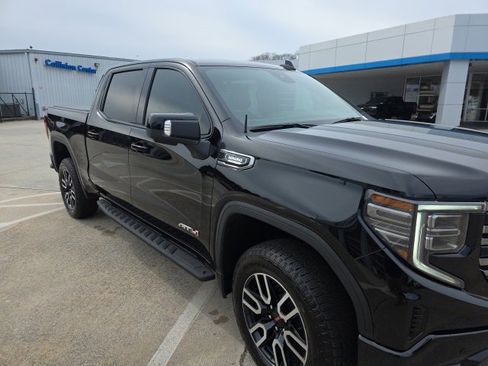 Used 2025 GMC Sierra 1500 AT4 w/ AT4 Premium Package image 17
