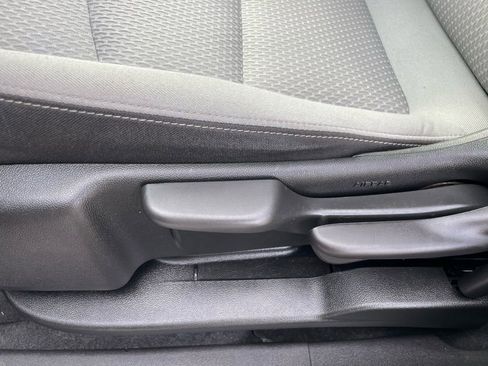 Used 2024 GMC Terrain SLE FWD image 10