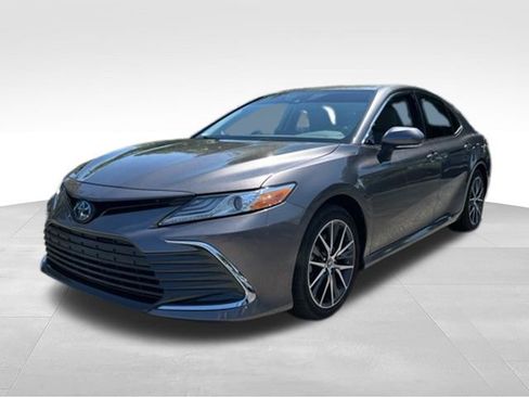 Used 2023 Toyota Camry XLE FWD image 1