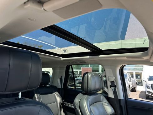 Used 2025 Lincoln Navigator Reserve AWD/4WD image 32