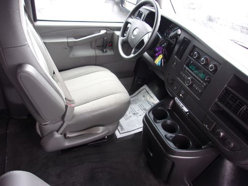 Used 2016 Chevrolet Express 3500 LT w/ LT Preferred Equipment Group image 28