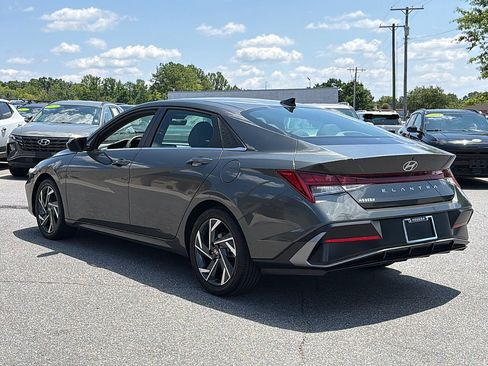 Certified 2025 Hyundai Elantra SEL FWD image 5