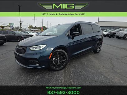 Used 2025 Chrysler Pacifica Limited