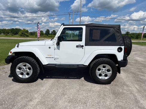 Used 2014 Jeep Wrangler Sahara w/ Connectivity Group AWD/4WD image 5