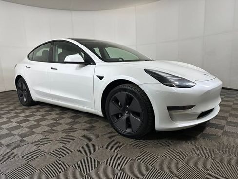 Used 2021 Tesla Model 3 Standard Range Plus image 2
