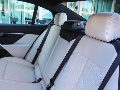 Used 2026 BMW 530i w/ M Sport Package RWD image 18