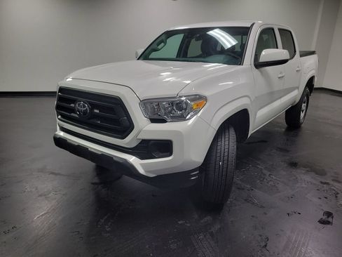 Used 2022 Toyota Tacoma SR AWD/4WD image 4