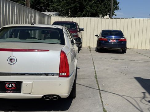 Used 2008 Cadillac DTS FWD image 10