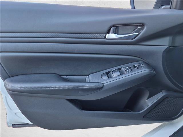 Used 2025 Nissan Altima 2.5 SV FWD image 6