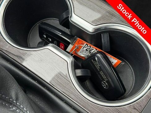 Used 2023 Toyota Highlander Platinum image 32