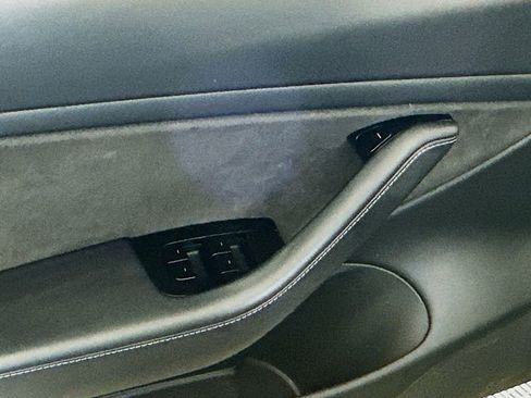 Used 2018 Tesla Model 3 Long Range image 17