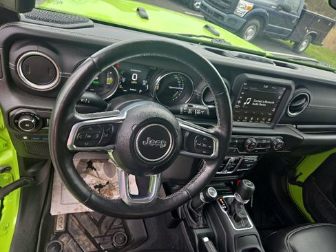 Used 2021 Jeep Wrangler Unlimited Sahara w/ Cold Weather Group AWD/4WD image 15