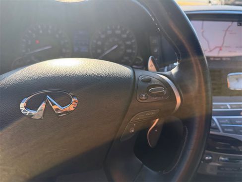 Used 2019 INFINITI Q70 Luxe w/ Sport Package image 34