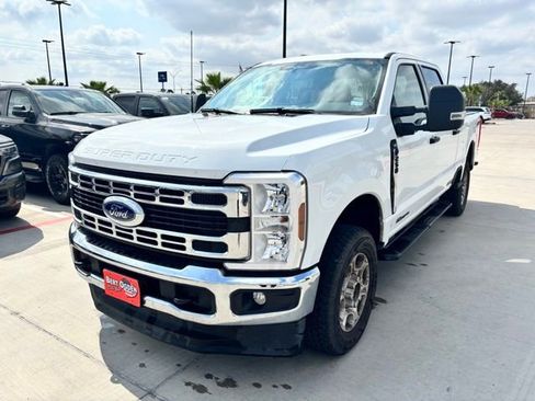 Used 2025 Ford F250 XLT image 3
