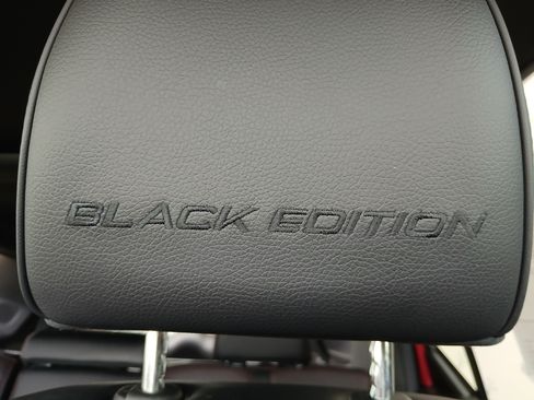 Used 2025 Honda Pilot Black Edition image 13