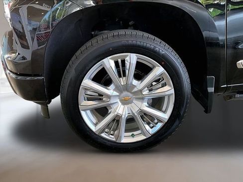 Used 2024 Chevrolet Silverado 1500 High Country w/ High Country Premium Package AWD/4WD image 29