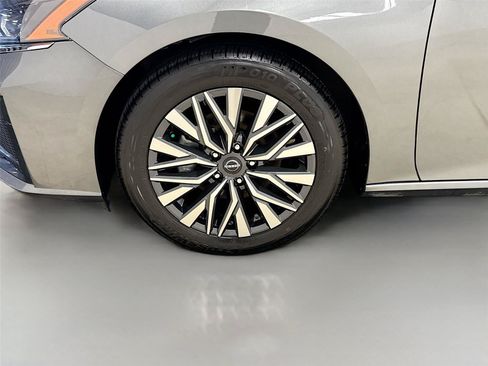 Used 2024 Nissan Altima 2.5 SV FWD image 27