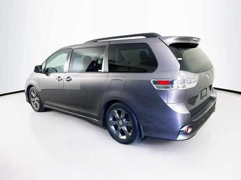 Used 2017 Toyota Sienna SE w/ SE Preferred Package FWD image 5