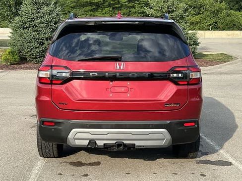 Used 2024 Honda Pilot TrailSport image 4