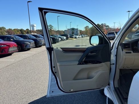 Used 2019 Lexus LX 570 4WD image 7