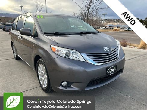 Used 2017 Toyota Sienna XLE Premium image 1