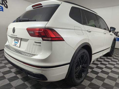 Used 2022 Volkswagen Tiguan SE R-Line image 5