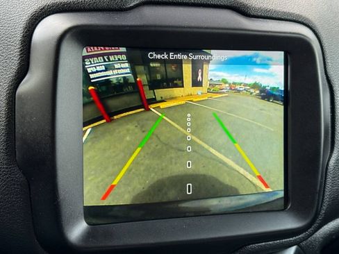 Used 2019 Jeep Renegade Trailhawk w/ UConnect 8.4 Nav Group AWD/4WD image 30