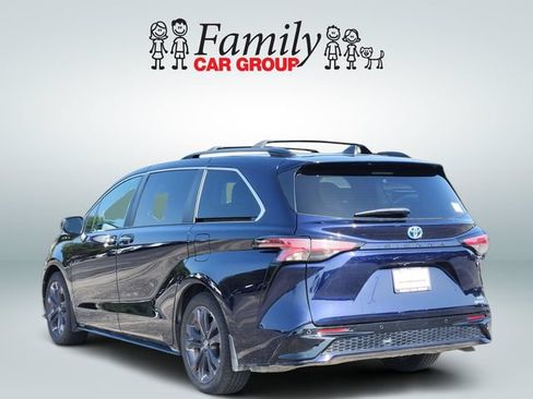 Used 2022 Toyota Sienna XSE w/ XSE Plus Package FWD image 3