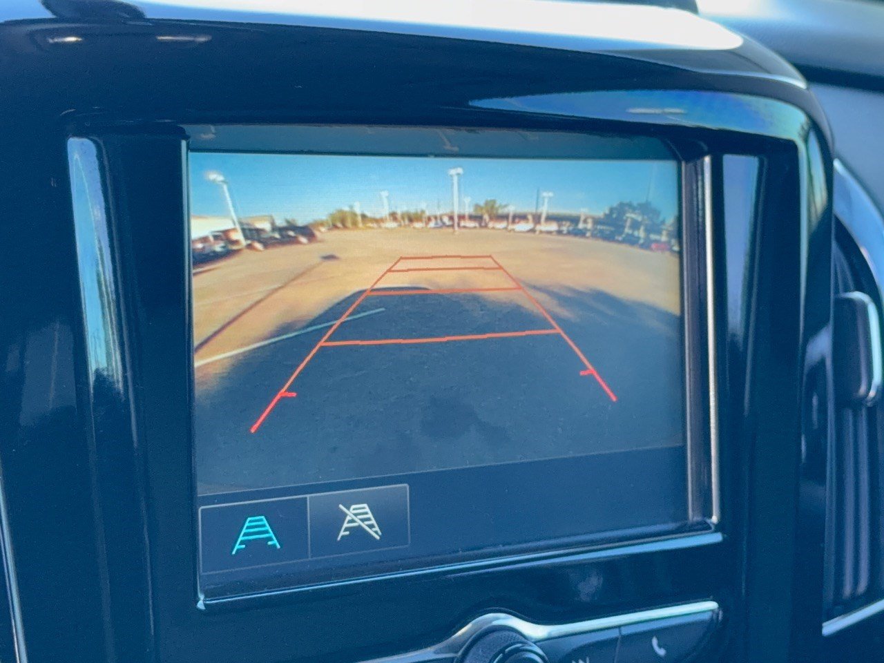 Used 2018 Chevrolet Traverse LS FWD image 24
