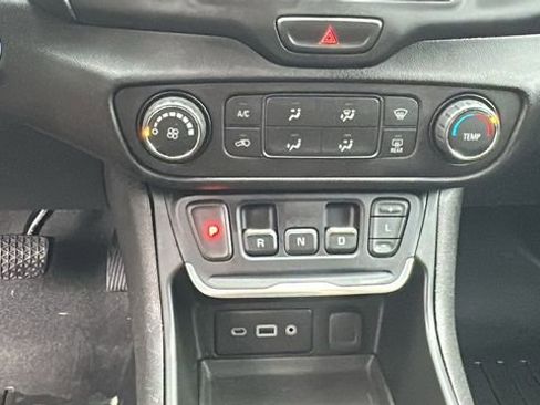 Used 2018 GMC Terrain SLE image 12