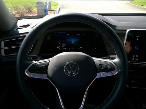 Used 2024 Volkswagen Atlas SE image 23