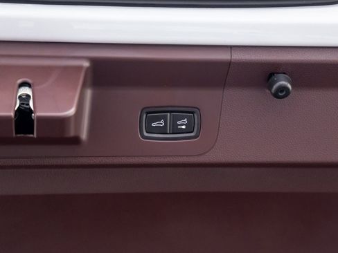 Used 2023 Porsche Panamera 4 Platinum Edition image 31