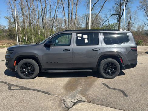 Used 2024 Jeep Wagoneer Series II image 2