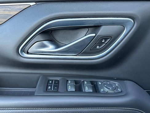 Used 2022 Chevrolet Suburban Premier image 11