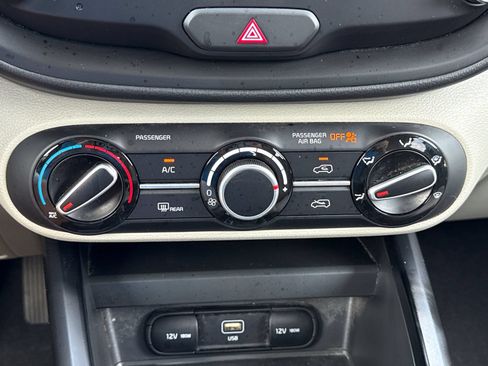 Used 2025 Kia Soul LX FWD image 21