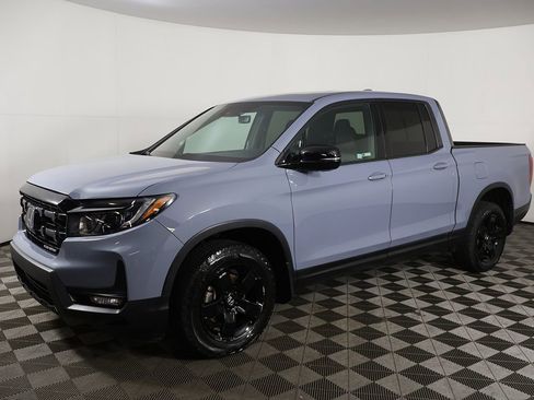 Used 2025 Honda Ridgeline Black Edition image 11