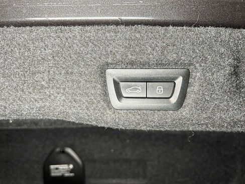 Used 2025 BMW i5 eDrive40i RWD image 17