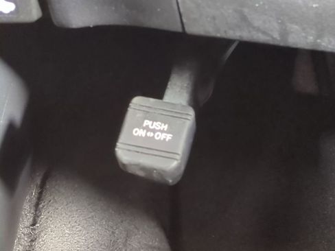 Used 2020 Nissan Rogue Sport SV FWD image 25