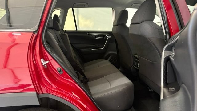 Used 2025 Toyota RAV4 XLE FWD image 25