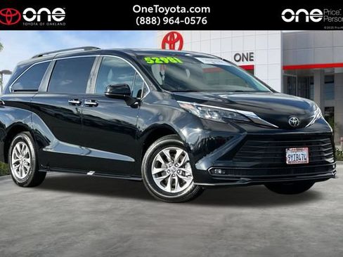 Used 2026 Toyota Sienna XLE FWD image 1
