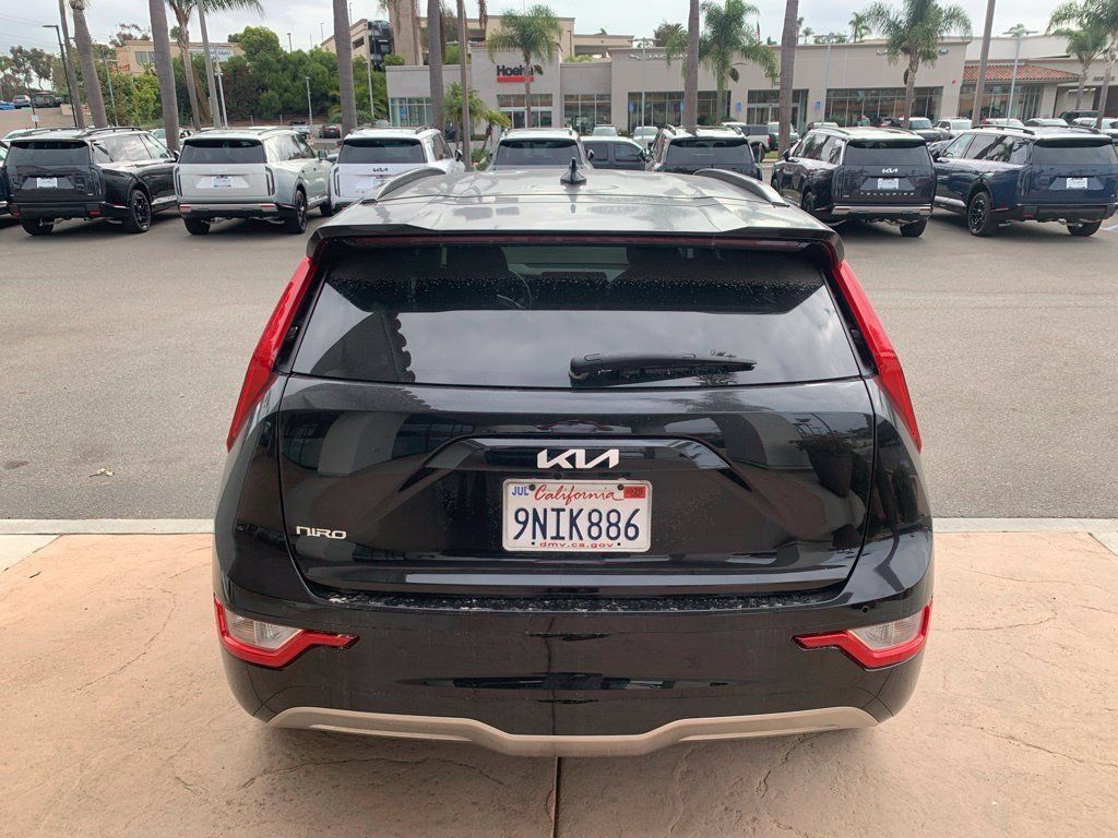 Certified 2024 Kia Niro Wind FWD image 7