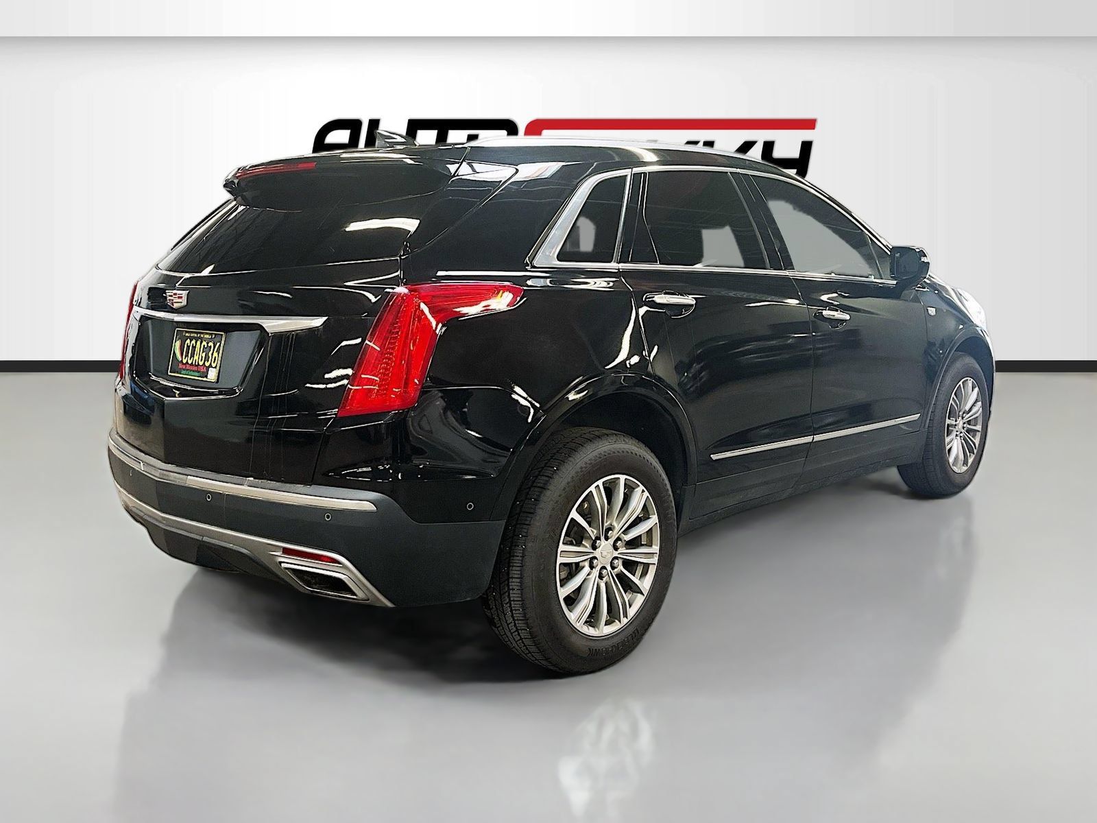Used 2023 Cadillac XT5 Premium Luxury w/ Technology Package AWD/4WD image 7