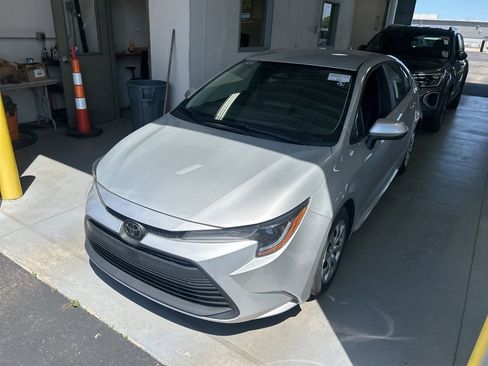 Used 2025 Toyota Corolla LE FWD image 2