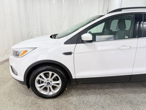 Used 2018 Ford Escape SE w/ SE Sync 3 Package image 4