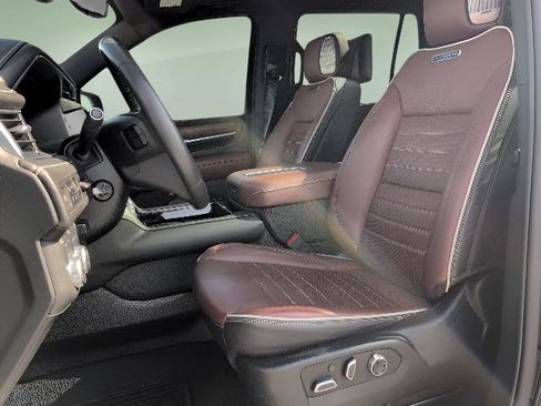 Used 2023 GMC Yukon Denali Ultimate AWD/4WD image 10
