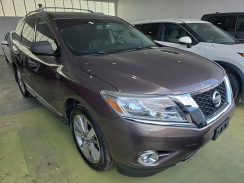 Used 2016 Nissan Pathfinder Platinum AWD/4WD image 3