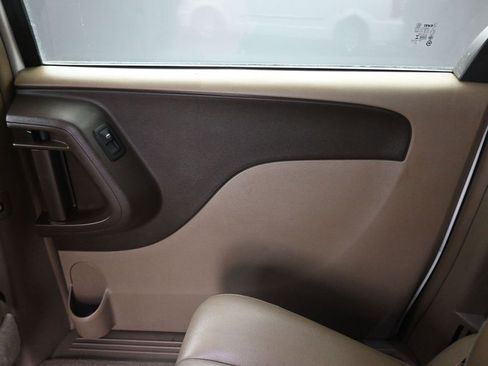 Used 2014 Chrysler Town & Country Touring image 28