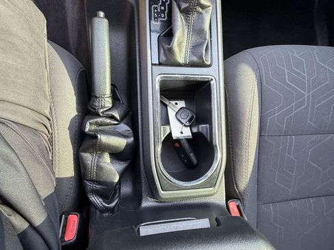 Used 2017 Toyota Tacoma TRD Sport w/ Tow Package (A/T) AWD/4WD image 24
