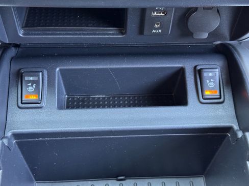 Used 2018 Nissan Titan SV w/ SV Convenience Package image 25