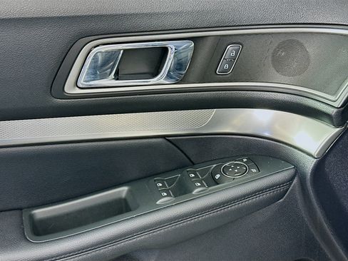 Used 2019 Ford Explorer XLT w/ Equipment Group 202A image 15